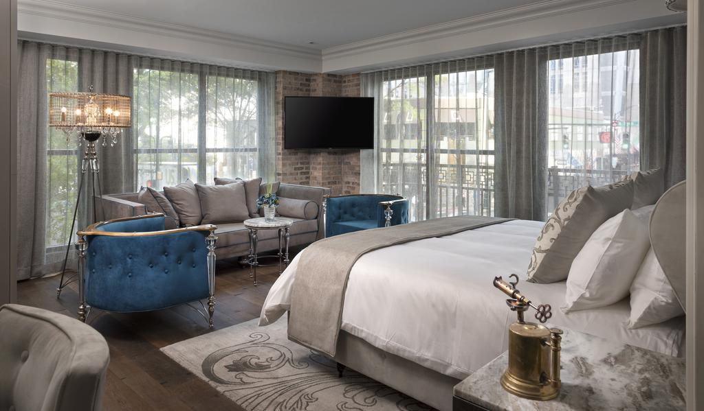 King Suite with Balcony,435540423:JPEG